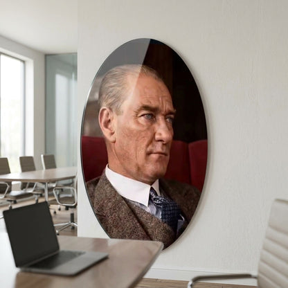Mustafa Kemal Atatürk Karizmatik Portre Oval Dikey Cam Tablo