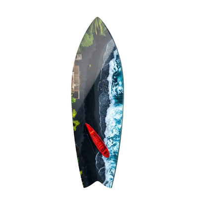 Tropikal Siyah Kum Sahili ve Kırmızı Tekne Surf Board Cam Tablo
