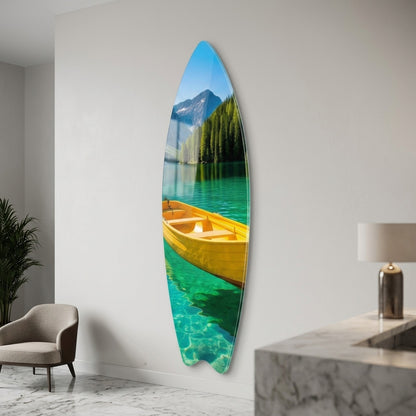 Turkuaz Göl Dağ Manzaralı Sarı Kayık Surf Board Cam Tablo