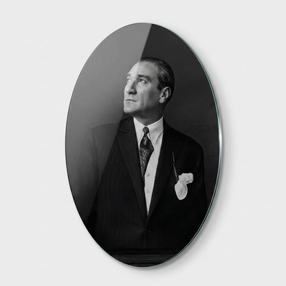 Klasik Siyah Beyaz Atatürk Portresi Oval Dikey Cam Tablo