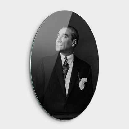 Klasik Siyah Beyaz Atatürk Portresi Oval Dikey Cam Tablo