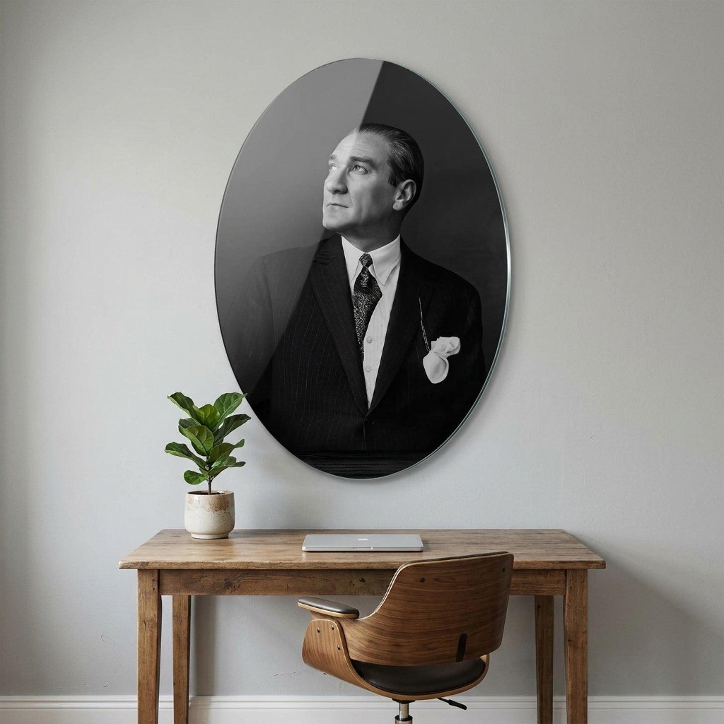 Klasik Siyah Beyaz Atatürk Portresi Oval Dikey Cam Tablo