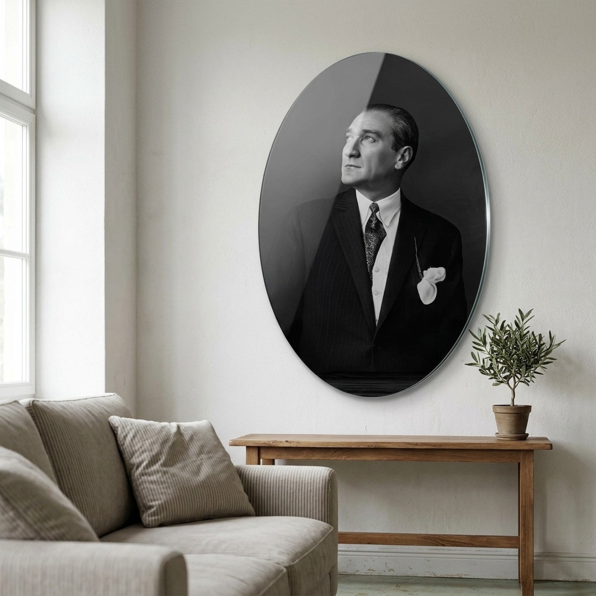 Klasik Siyah Beyaz Atatürk Portresi Oval Dikey Cam Tablo