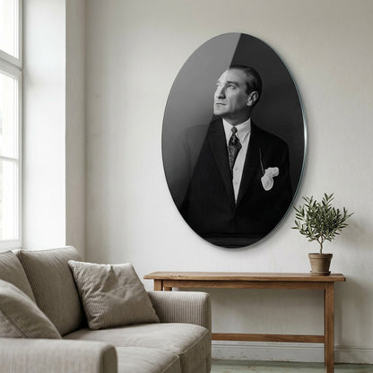 Klasik Siyah Beyaz Atatürk Portresi Oval Dikey Cam Tablo