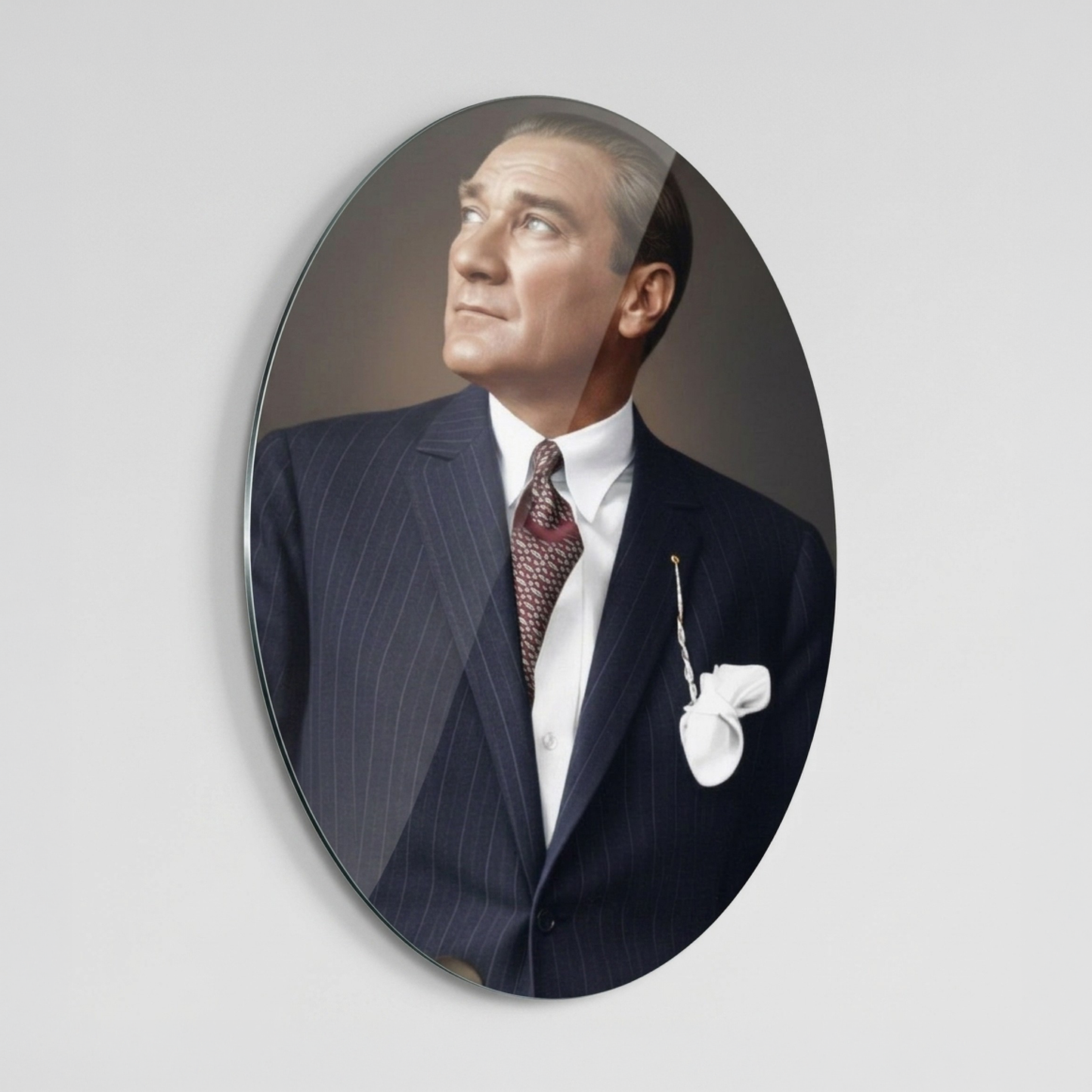 Mustafa Kemal Atatürk Karizmatik Portre Oval Dikey Cam Tablo