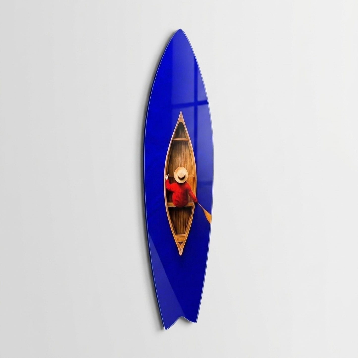 Mavi Suda Kırmızı Ceketli Kanocu Surf Board Cam Tablo