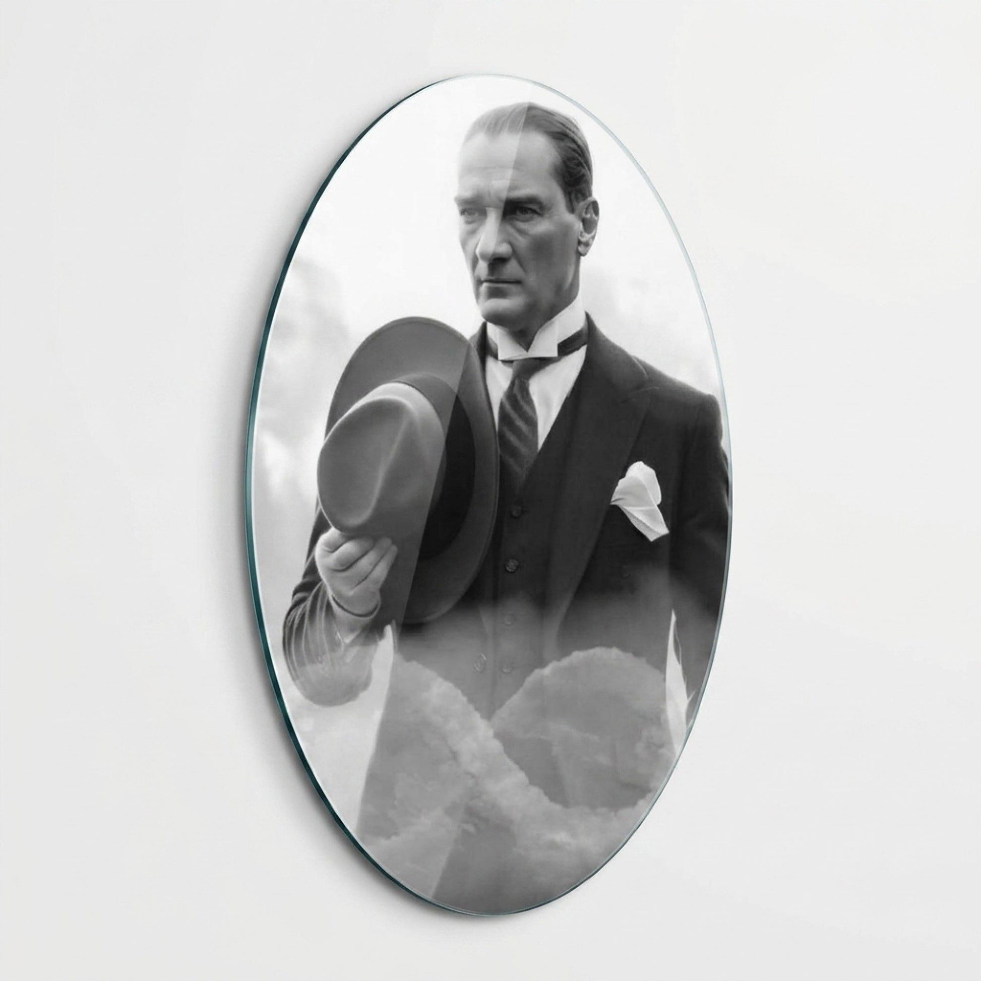 Mustafa Kemal Atatürk Şapkalı Siyah Beyaz Portre Oval Dikey Cam Tablo