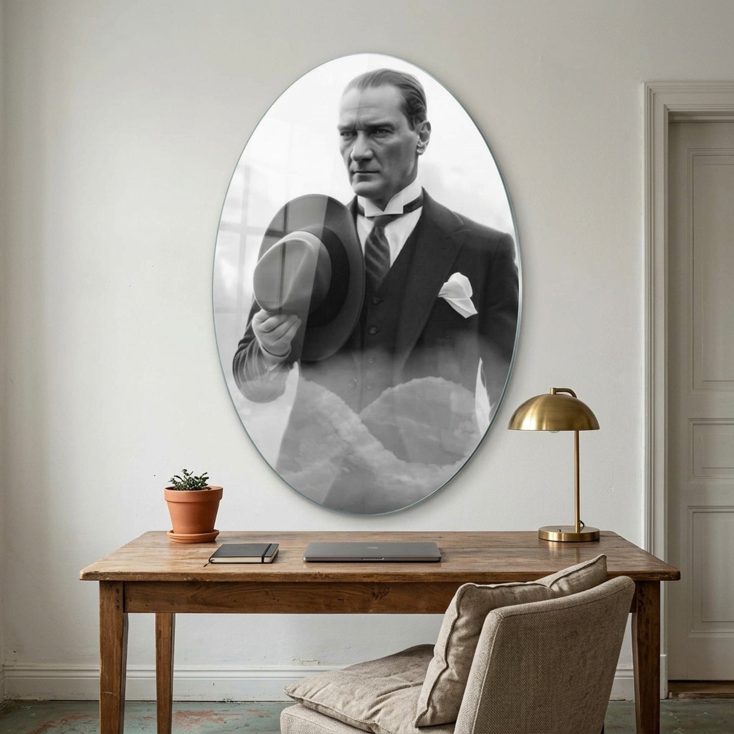 Mustafa Kemal Atatürk Şapkalı Siyah Beyaz Portre Oval Dikey Cam Tablo