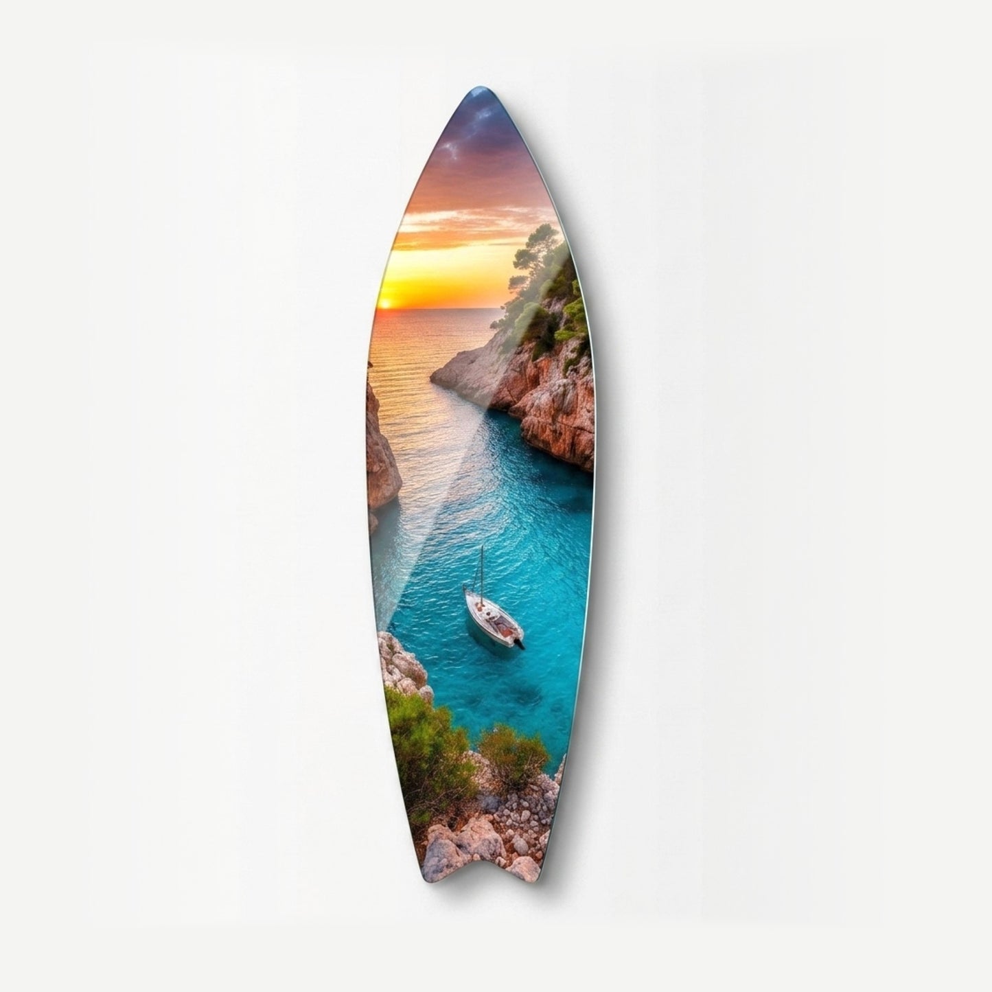 Koyda Demirli Tekne ve Gün Batımı Manzarası Surf Board Cam Tablo
