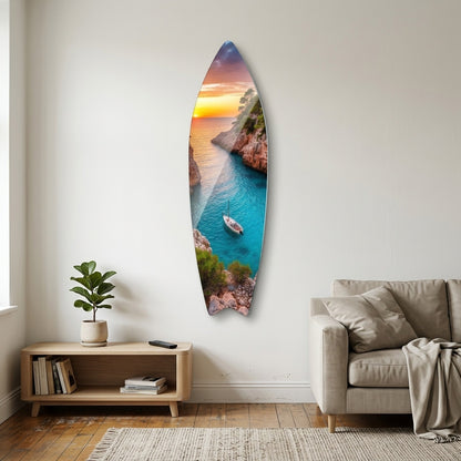 Koyda Demirli Tekne ve Gün Batımı Manzarası Surf Board Cam Tablo