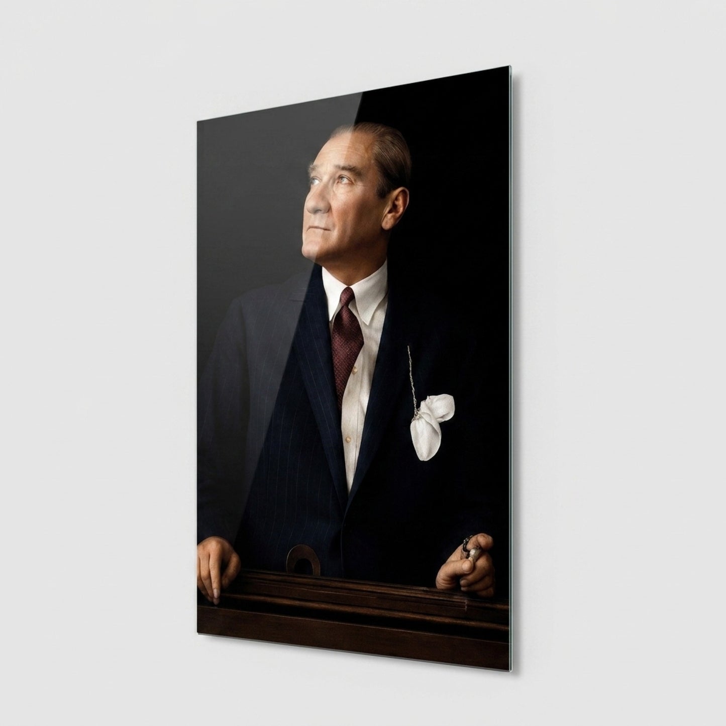 Gazi Mustafa Kemal Atatürk Portresi Lacivert Takım Dikey Cam Tablo
