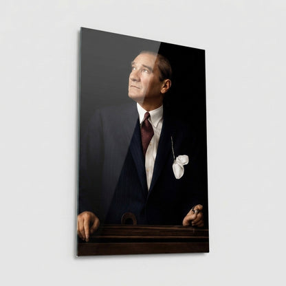 Gazi Mustafa Kemal Atatürk Portresi Lacivert Takım Dikey Cam Tablo