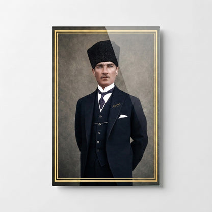 Kalpaklı Mustafa Kemal Atatürk Portresi Dikey Cam Tablo