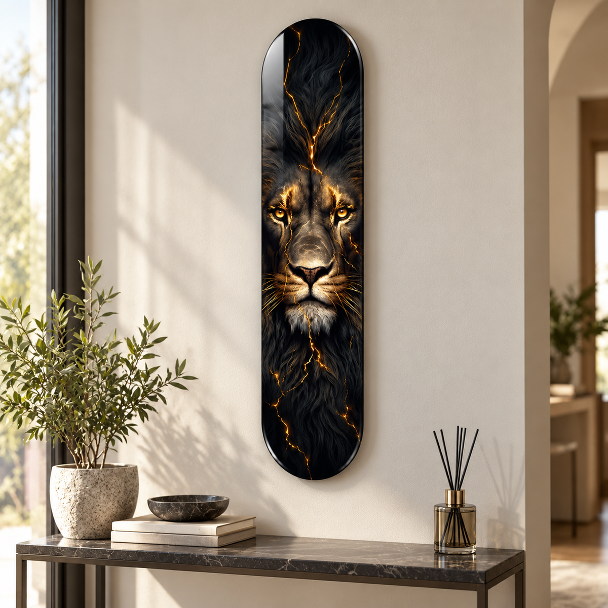 Altın Çizgili Aslan Dikey Skate Board Cam Tablo – Antrede görünüm
