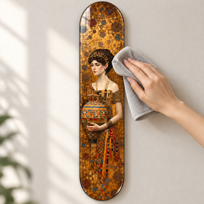 Altın Mozaik Amforalı Kadın Dikey Skate Board Cam Tablo – Mikrofiber bezle bakım