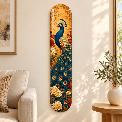 Altın Zeminde Çiçekli Tavus Kuşu Dikey Skate Board Cam Tablo – Salonda görünüm