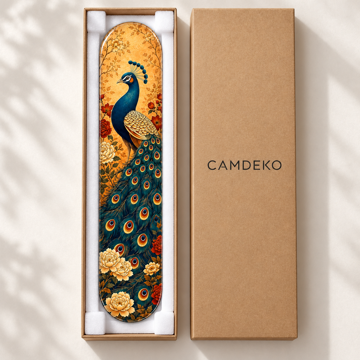 Altın Zeminde Çiçekli Tavus Kuşu Dikey Skate Board Cam Tablo – CAMDEKO ambalajı