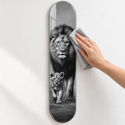 Aslan ve Yavrusu Dikey Skate Board Cam Tablo – Mikrofiber bezle bakım