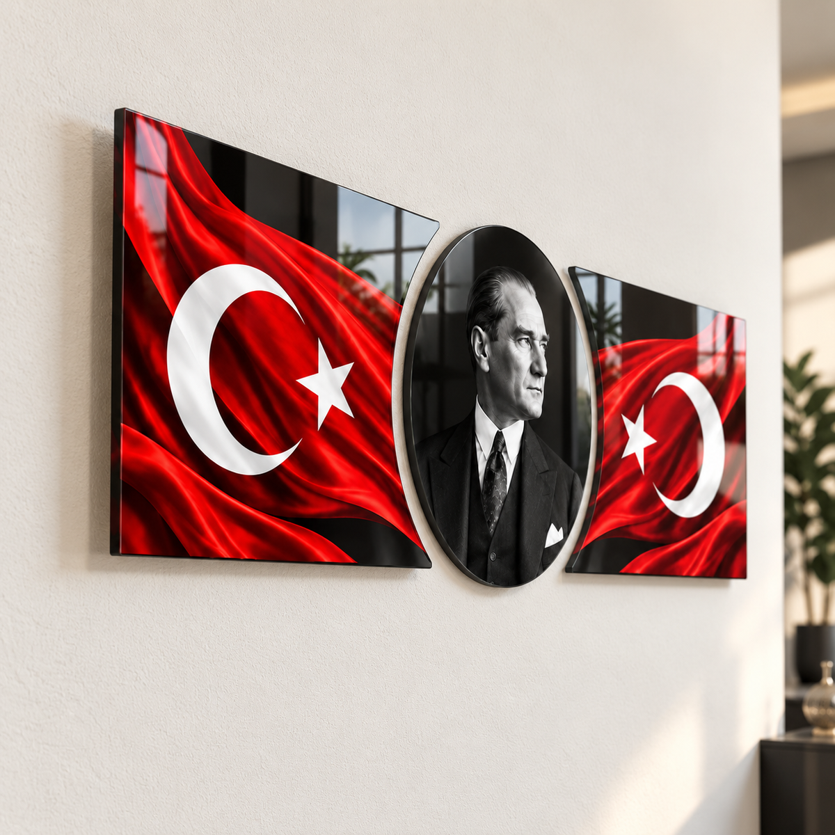 Atatürk ve karşılıklı Türk bayraklı şekilli kesim cam tablo duvar mesafesi