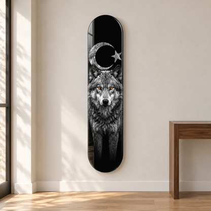 Ay Yıldızlı Gri Kurt Dikey Skate Board Cam Tablo – Antrede görünüm