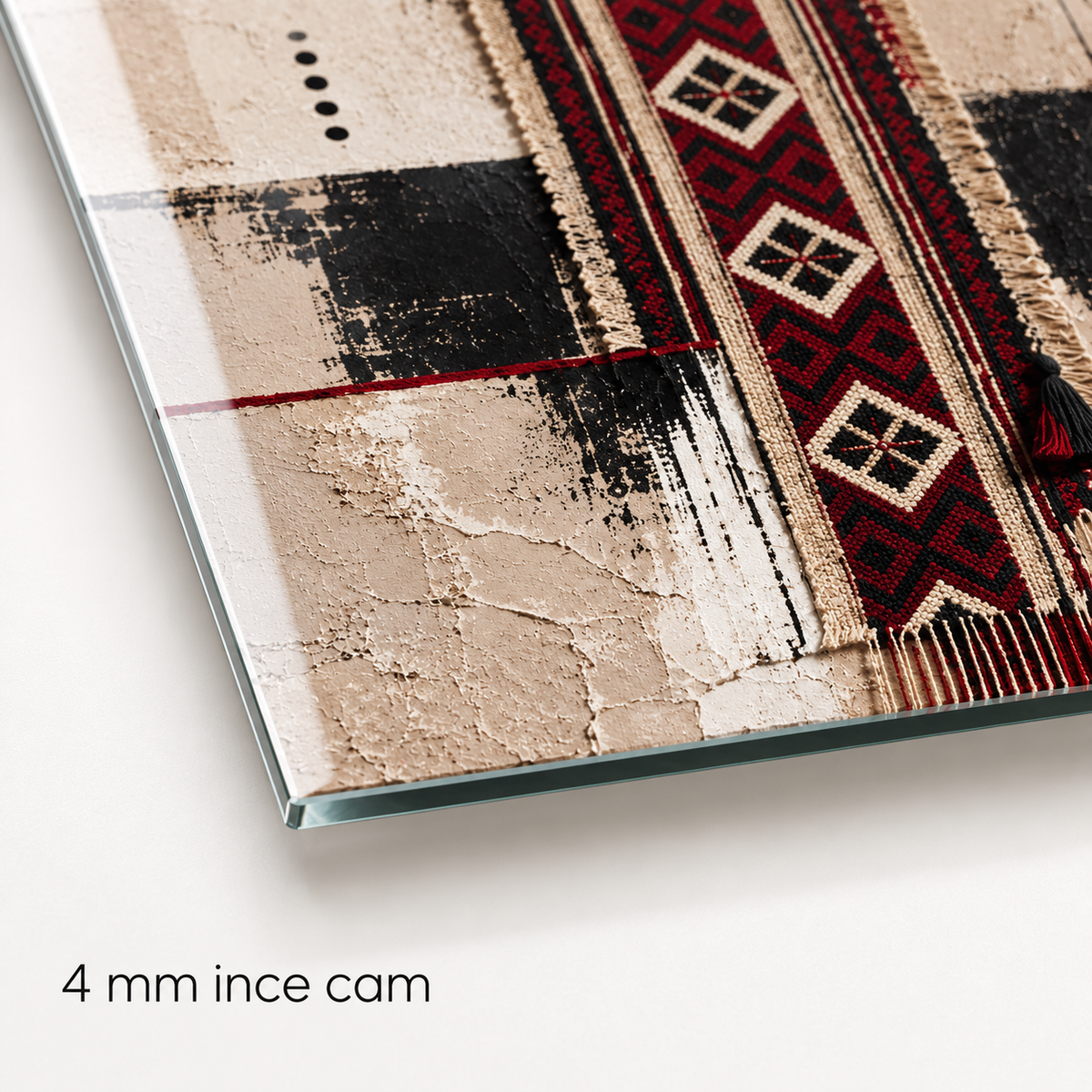Bordo ve Bej Kilim Desenli Şekilli Kesim Cam Tablo — İnce cam kenarı
