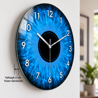 Mavi iris cam duvar saatinin yaklaşık 2 cm yüzer görünümü