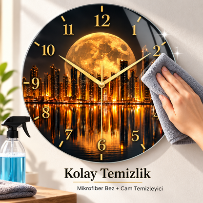 Ay ve şehir desenli cam duvar saatinin mikrofiber bez ve cam temizleyiciyle kolay temizliği