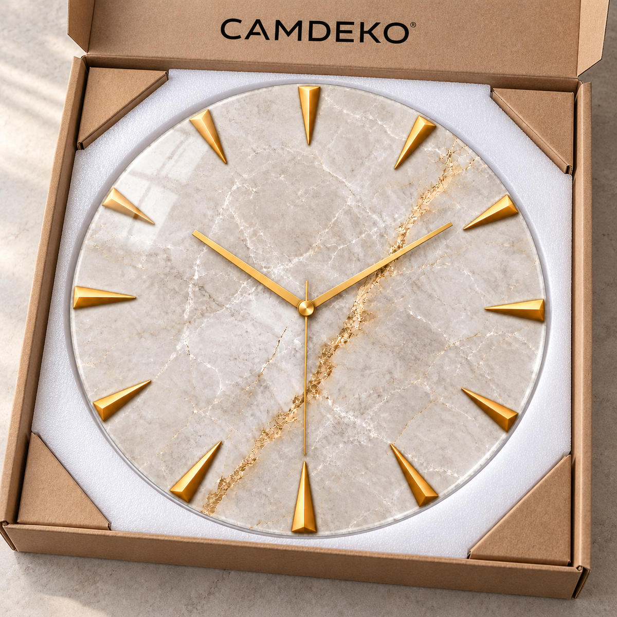 Büyük gold işaretli krem mermer desenli cam duvar saati – CAMDEKO koruyucu paketleme