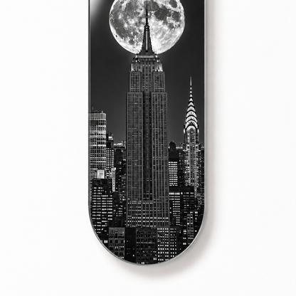 Dolunay ve New York Dikey Skate Board Cam Tablo — Yuvarlak alt kenar detayı