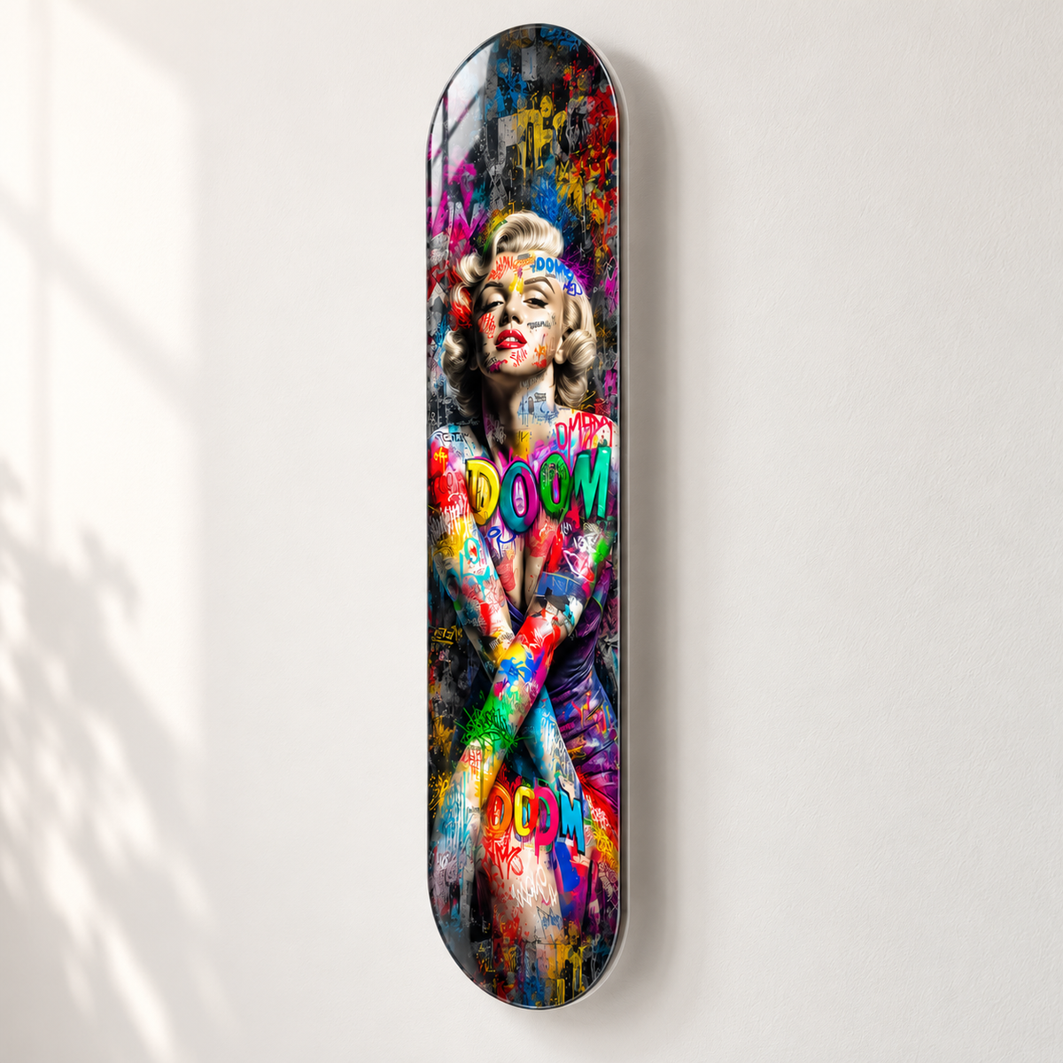 Renkli Grafiti Marilyn Portresi Dikey Skate Board Cam Tablo - duvar-mesafesi