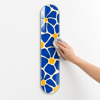 Krem Zeminde Kobalt Mavi Çiçekler Dikey Skate Board Cam Tablo - mikrofiber bezle temizlik