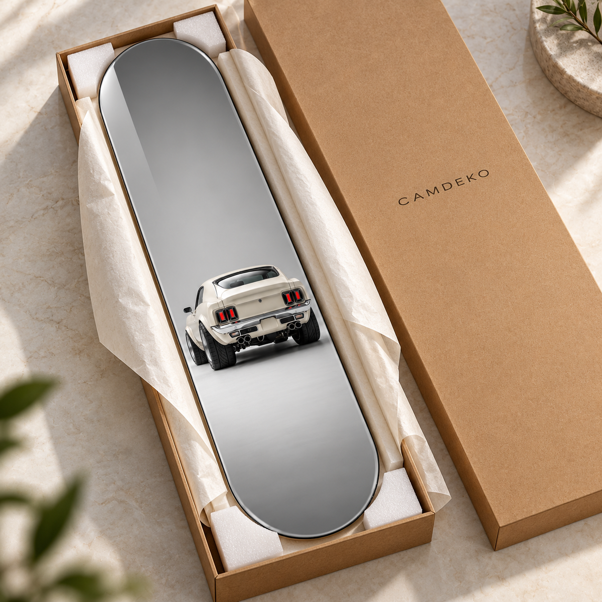 Gri Zeminde Beyaz Klasik Mustang Dikey Skate Board Cam Tablo – Paketleme