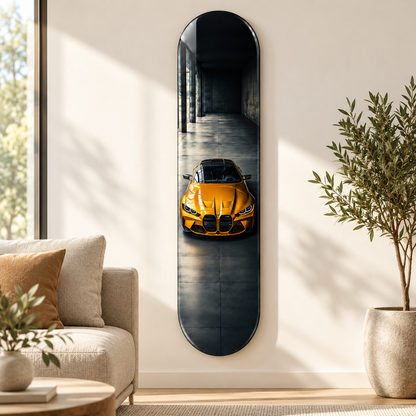 Karanlık Garajda Altın Renkli Spor Otomobil Dikey Skate Board Cam Tablo – Salon