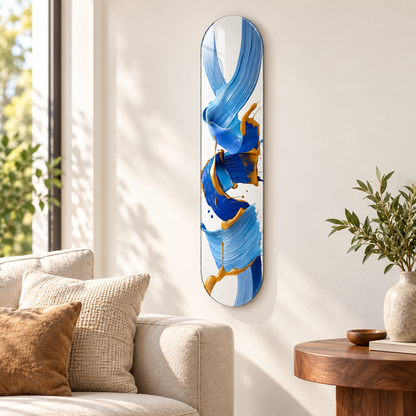 Mavi Altın Kıvrımlar Dikey Skate Board Cam Tablo – Salonda görünüm