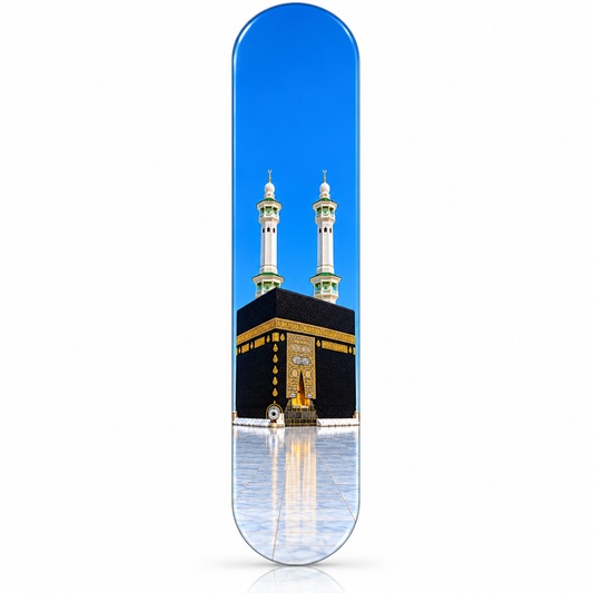 Mavi Gökyüzü ve Kâbe Manzaralı Dikey Skate Board Cam Tablo — ana ürün