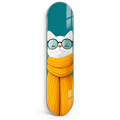 Turkuaz zeminde sarı atkılı gözlüklü beyaz kedi dikey skateboard cam tablo - beyaz fonda ana ürün