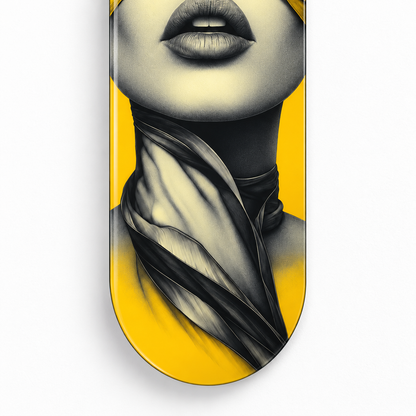 Sarı Bantlı Kadın Portresi Dikey Skate Board Cam Tablo – Yuvarlak cam kenar detayı