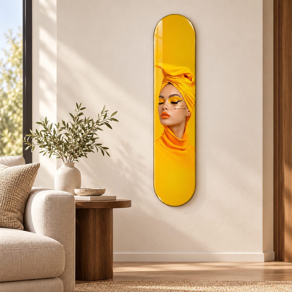 Sarı Başörtülü Kadın Dikey Skate Board Cam Tablo – Salonda görünüm
