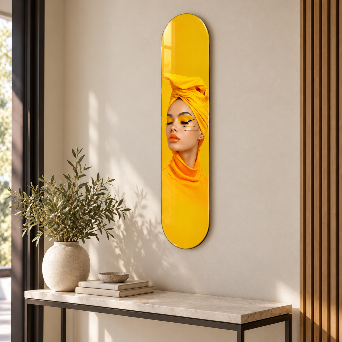 Sarı Başörtülü Kadın Dikey Skate Board Cam Tablo – Antrede görünüm