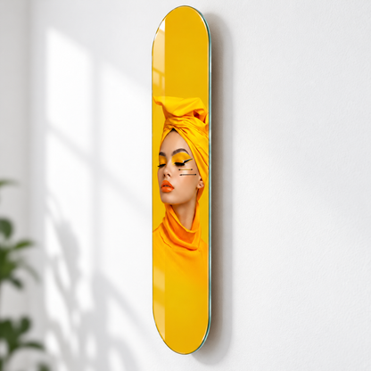 Sarı Başörtülü Kadın Dikey Skate Board Cam Tablo – Duvar mesafesi