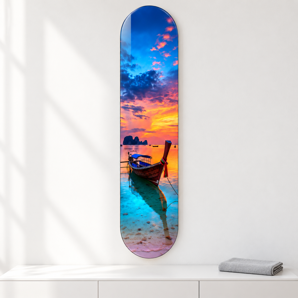 Gün Doğumunda Tayland Kayığı Dikey Skate Board Cam Tablo – Mikrofiber bezle bakım