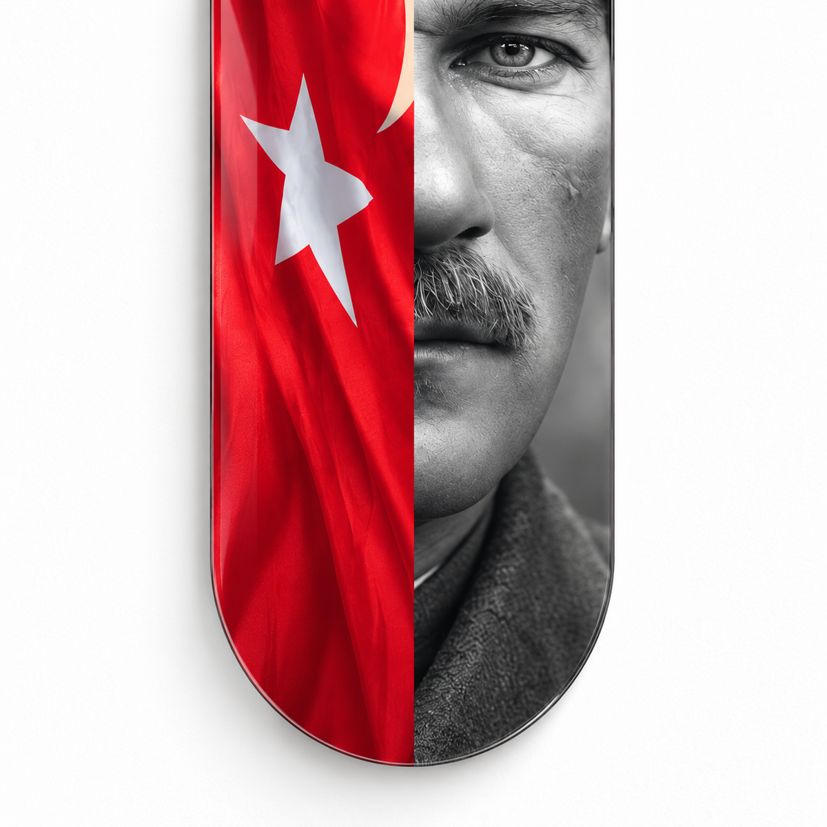 Türk Bayrağı ve Atatürk Portresi Dikey Skate Board Cam Tablo – Yuvarlak cam kenar detayı