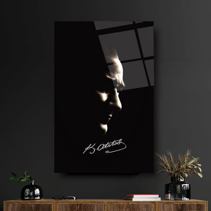 Atatürk Silüeti ve İmzası Dikey Cam Tablo