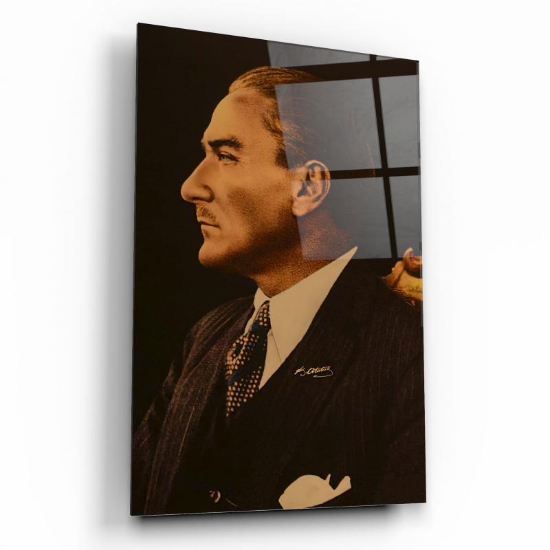 Atatürk Dikey Cam Tablo