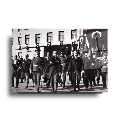 Atatürk Yatay Cam Tablo