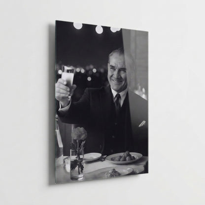 Mustafa Kemal Atatürk Kadeh Kaldıran Portre Dikey Cam Tablo