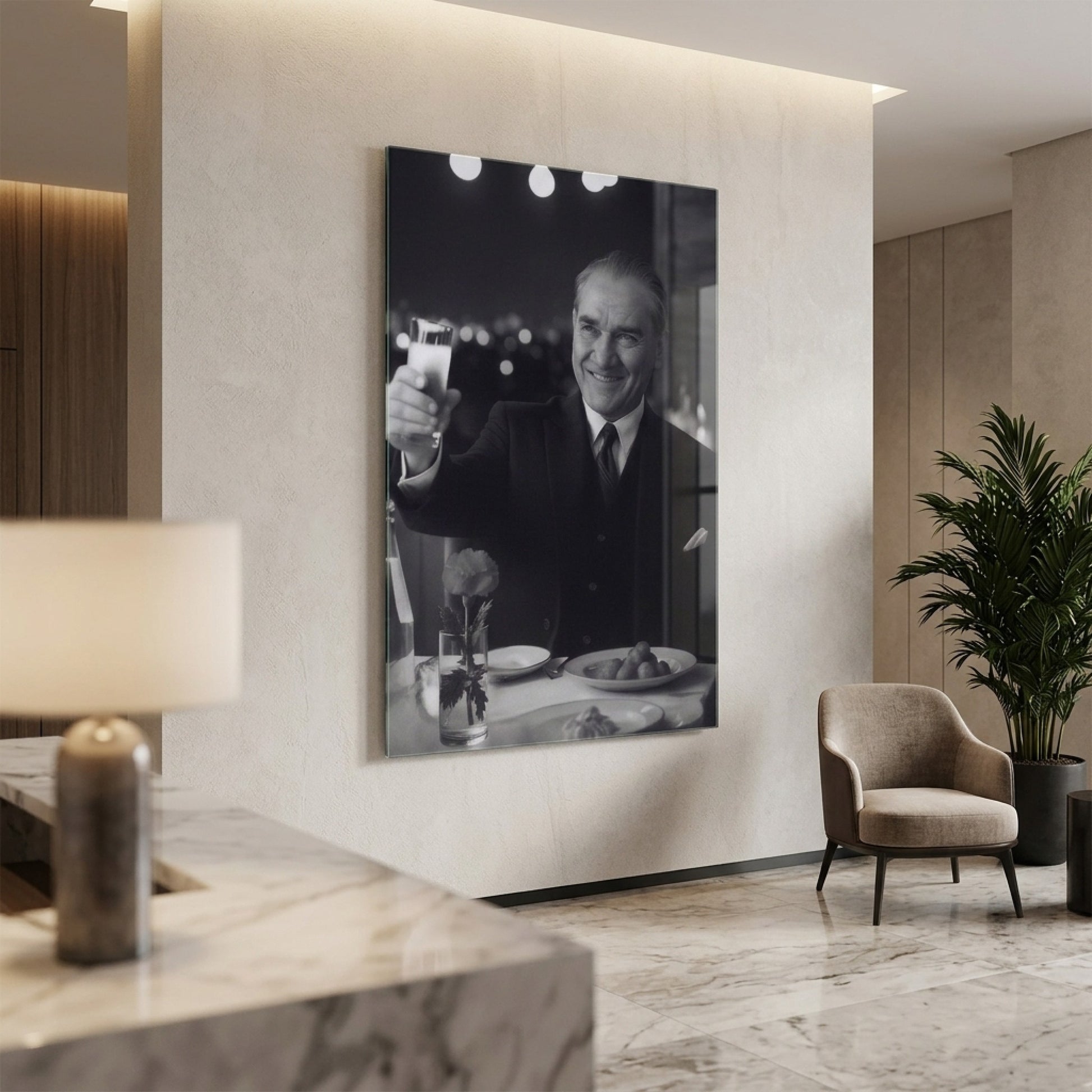 Mustafa Kemal Atatürk Kadeh Kaldıran Portre Dikey Cam Tablo