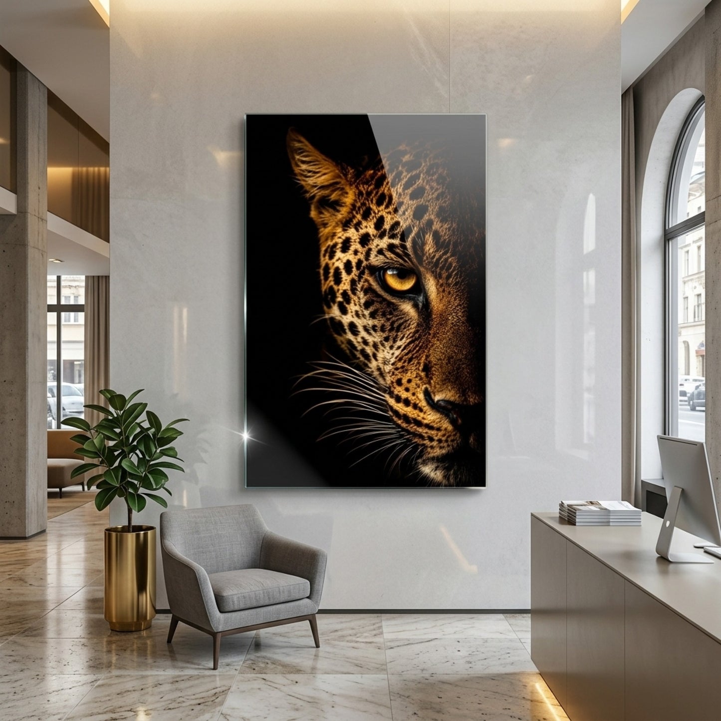 Siyah Arkaplan Canlı Gözlü Leopar Portresi Dikey Cam Tablo