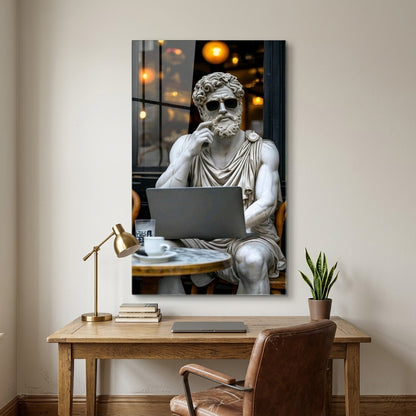 Gözlüklü ve Laptoplu Antik Heykel Sanat Baskısı Dikey Cam Tablo