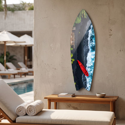 Tropikal Siyah Kum Sahili ve Kırmızı Tekne Surf Board Cam Tablo